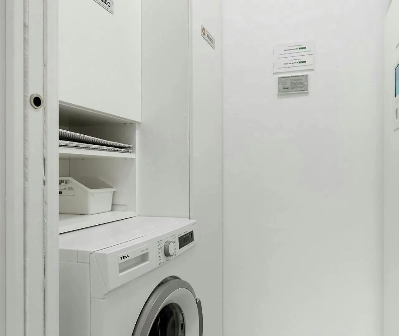 Malaga Eye Pool & Parking Free Apartment