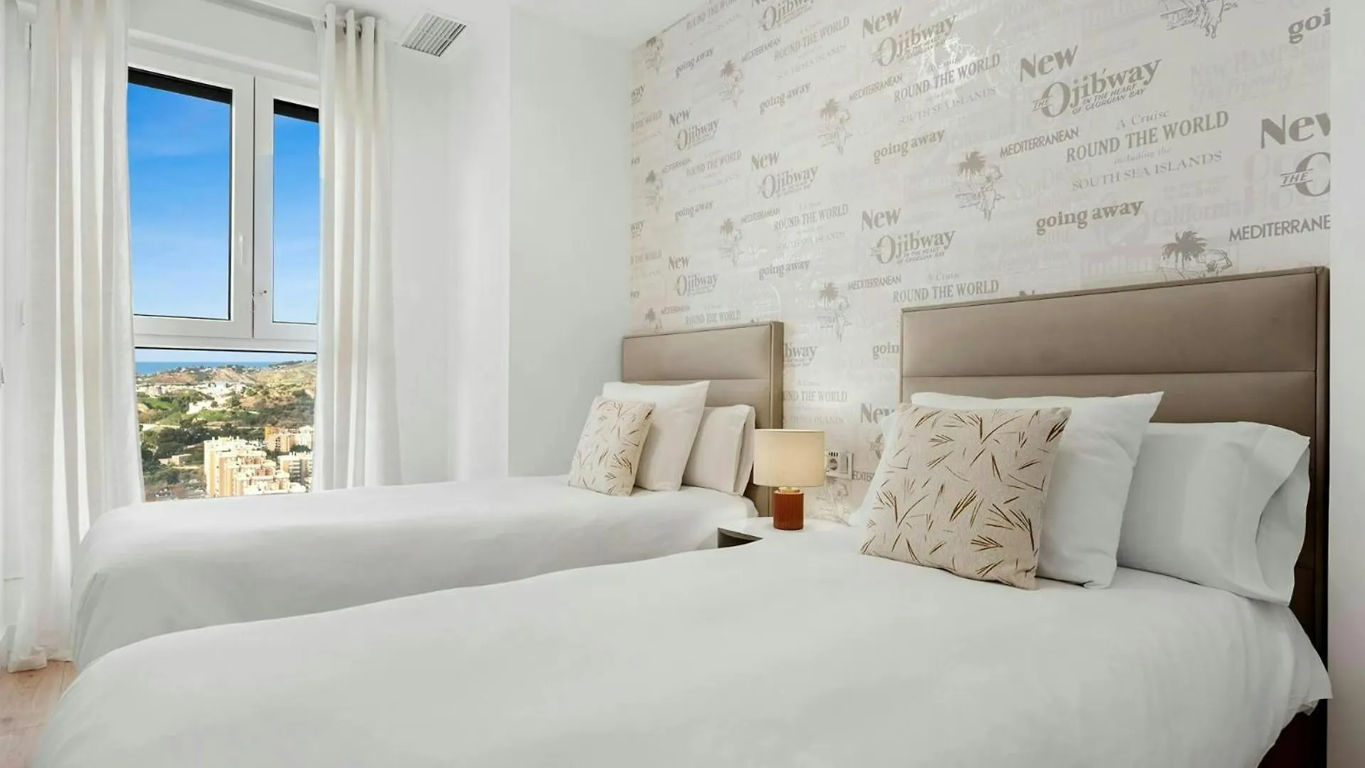 Malaga Eye Pool & Parking Free Apartment