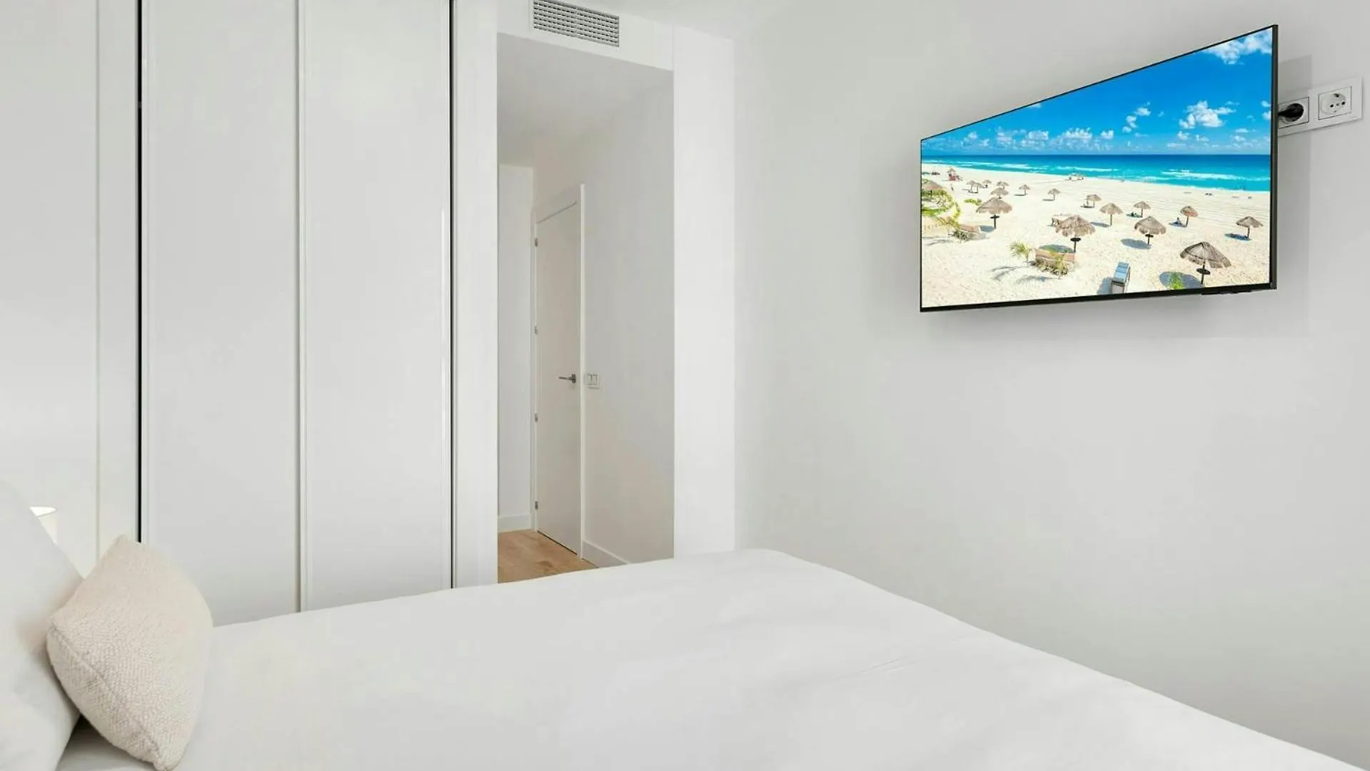 Malaga Eye Pool & Parking Free Apartment Spain