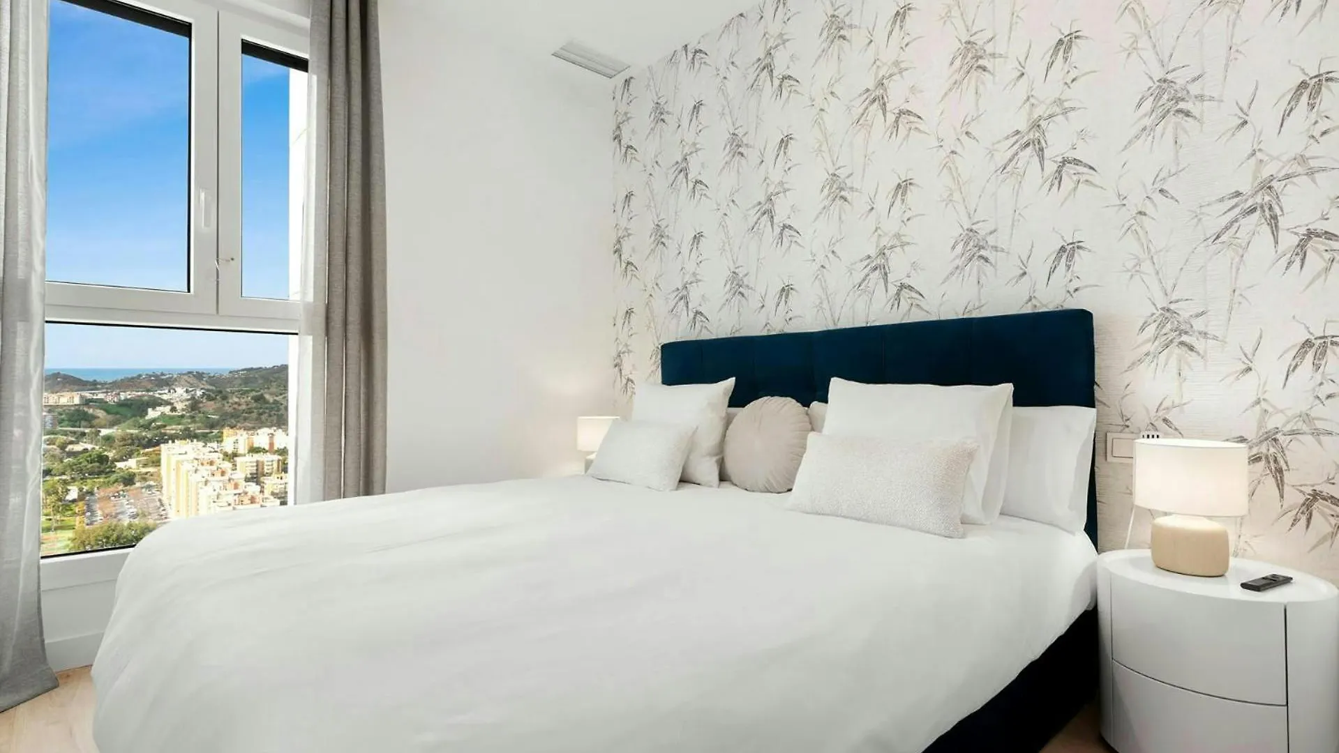 Malaga Eye Pool & Parking Free Apartment Spain