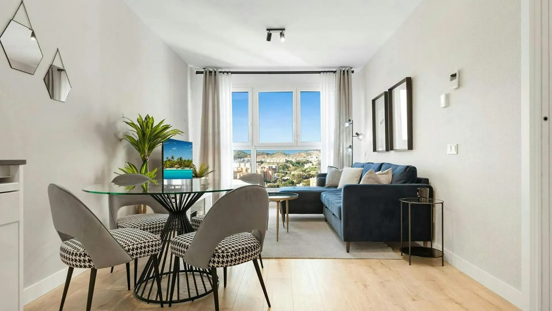 Malaga Eye Pool & Parking Free Apartment Spain