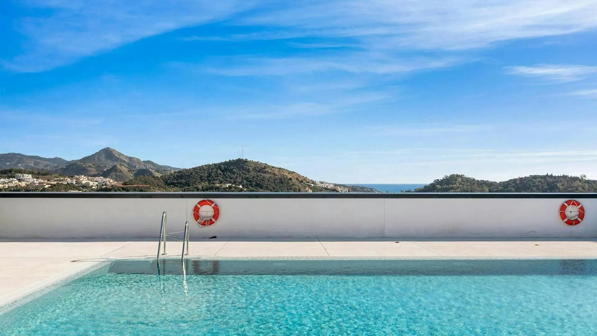 Malaga Eye Pool & Parking Free Apartment Spain