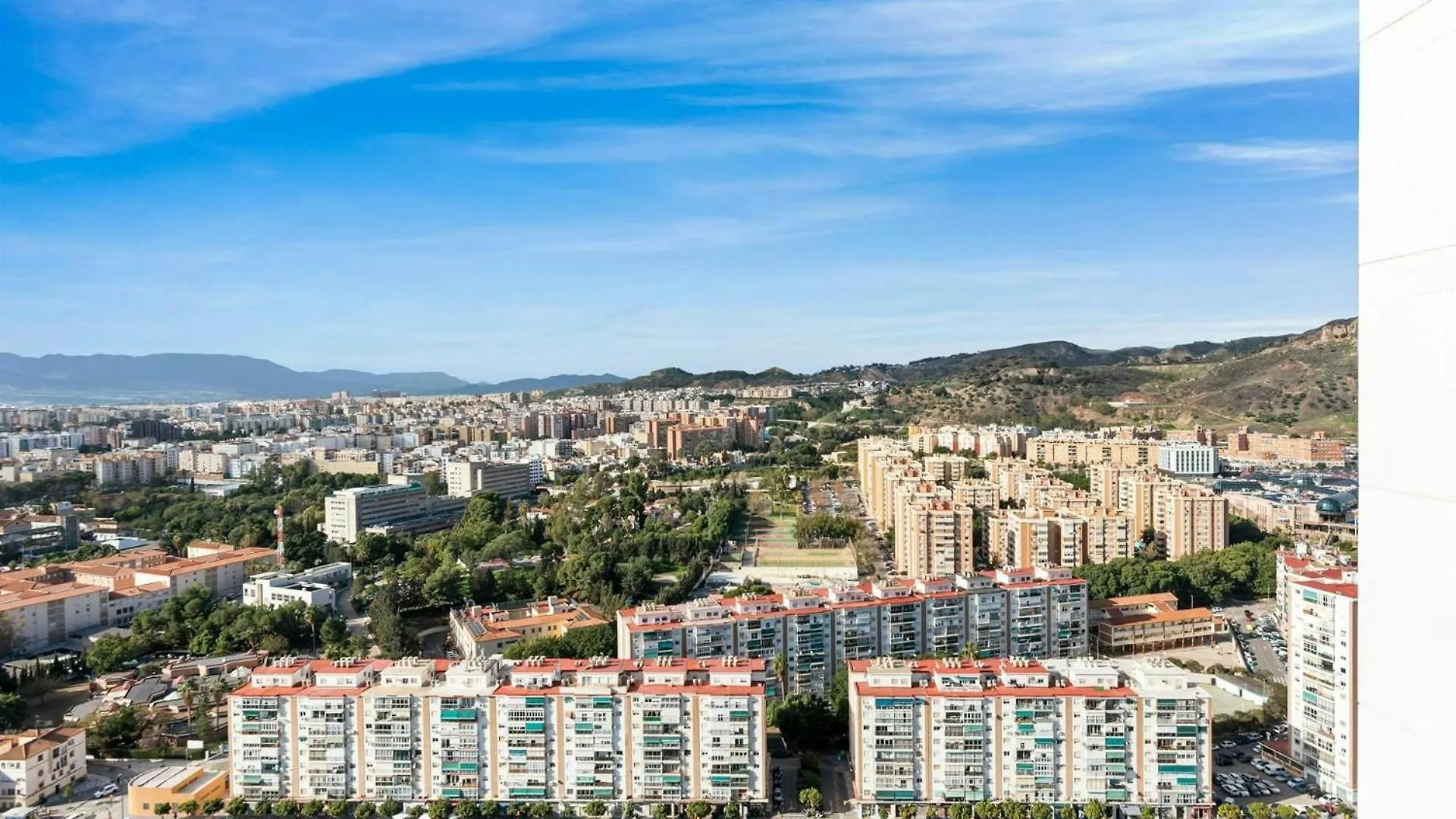 Malaga Eye Pool & Parking Free Apartment 0*,  Spain