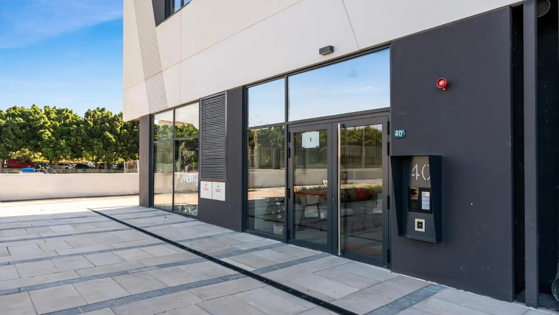 Malaga Eye Pool & Parking Free Apartment