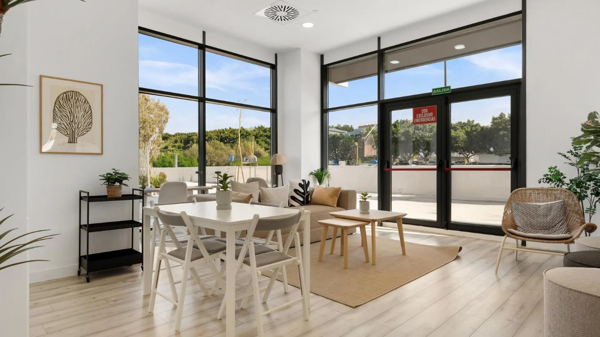 Malaga Eye Pool & Parking Free Apartment