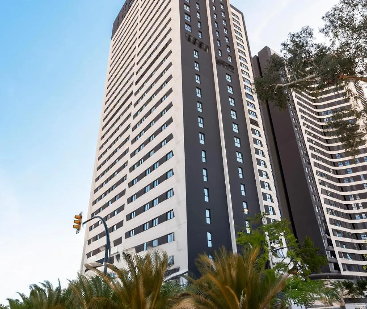 Malaga Eye Pool & Parking Free Apartment